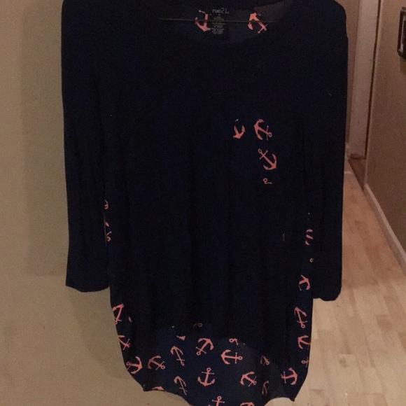 3/4 sleeve high/low shirt - Picture 3 of 4